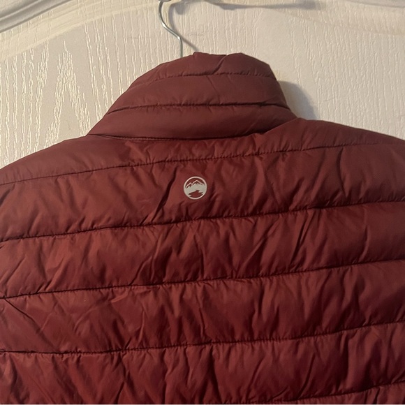Wind River Women's Burgundy Puffer Vest Small - Picture 4 of 7